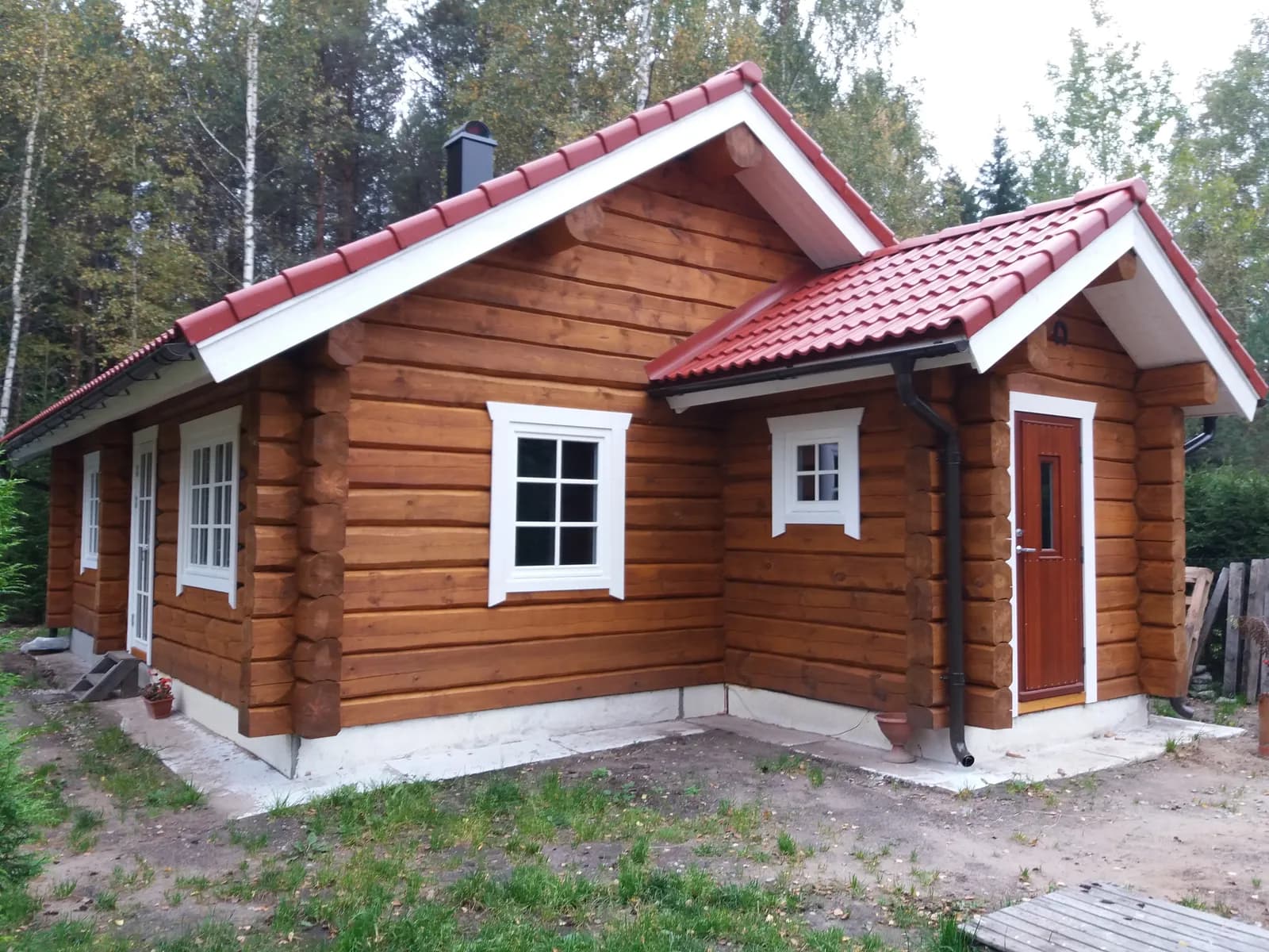 Sama lafettpalkmaja — ettevõtte hinnakirjas kasutatud „Lafett (kantpalk)“ näidisfoto. Töö tegi Palkmaja Ehitus.